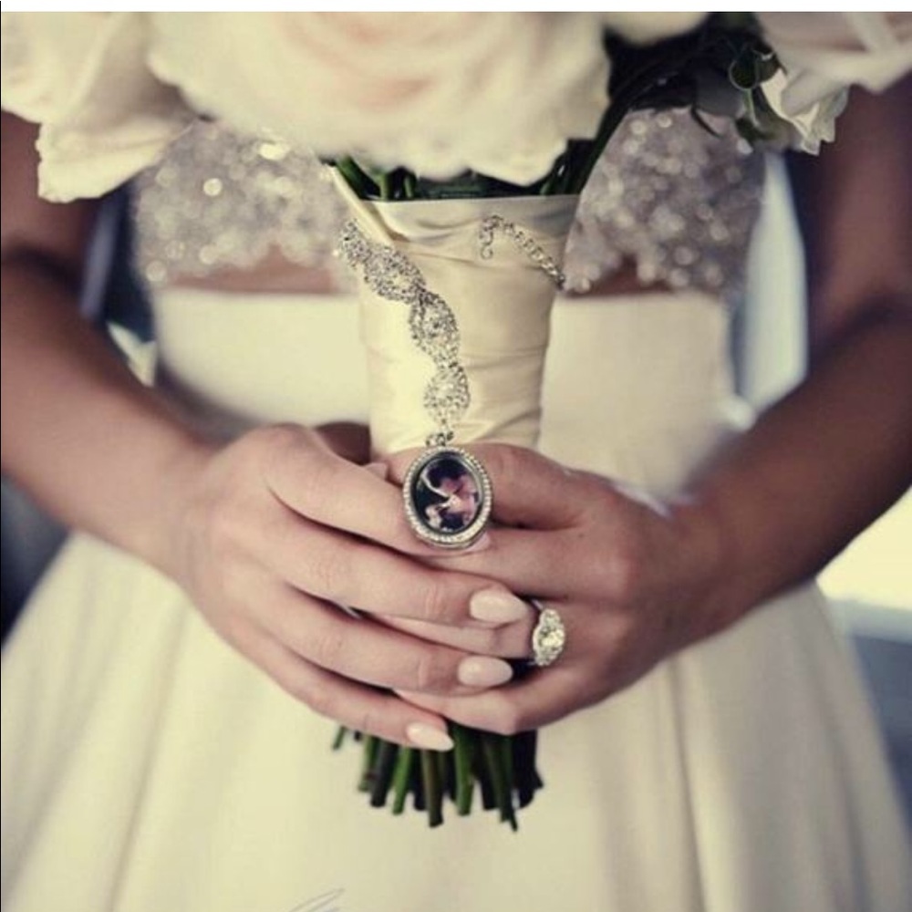 Silver Round Rhinestone, Wedding Bouquet Locket